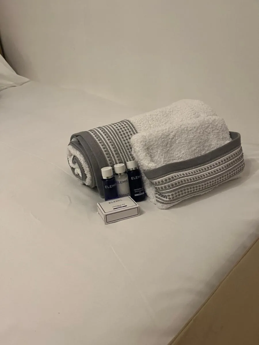 Image 3 of TJ Homes – Luxury Studio Suite with Garden View – Next to tube station London