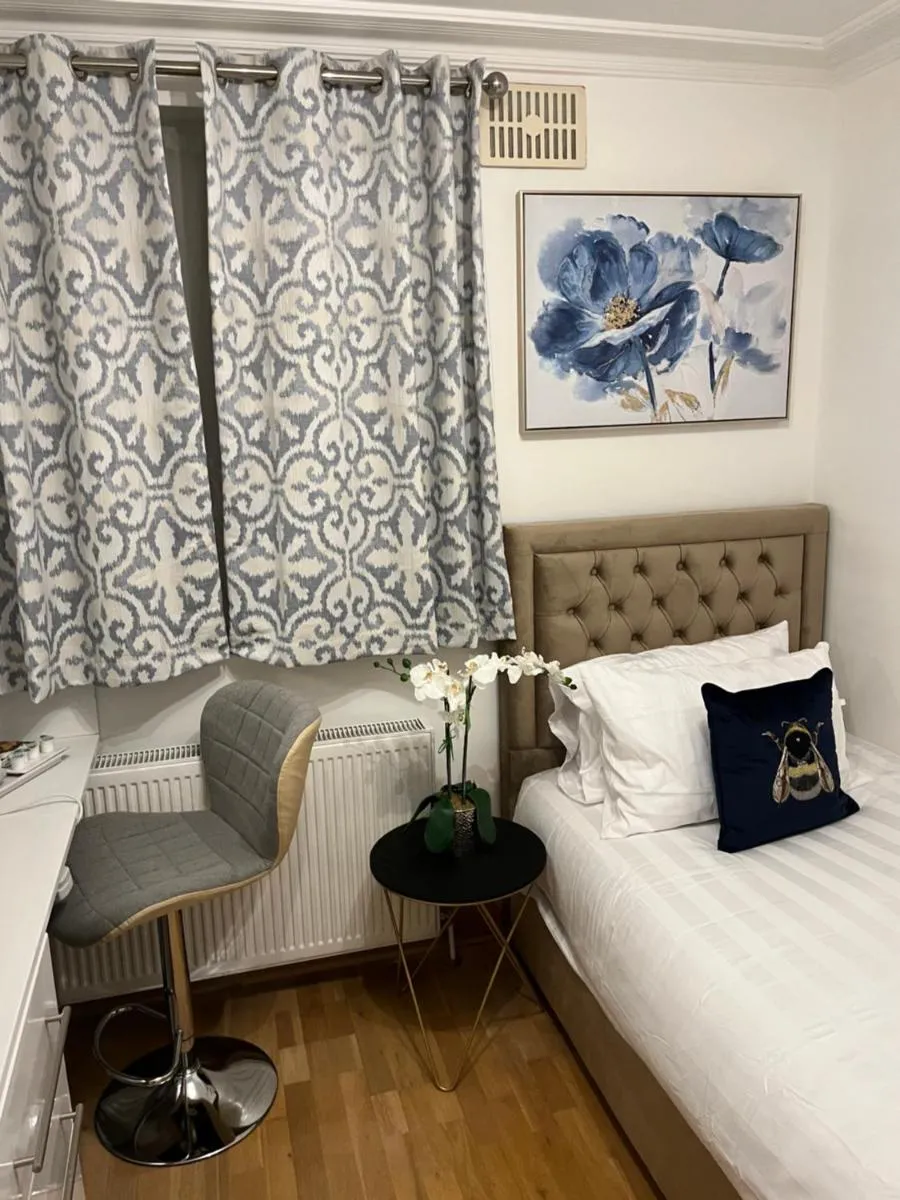 Image 2 of TJ Homes – Luxury Studio Suite with Garden View – Next to tube station London