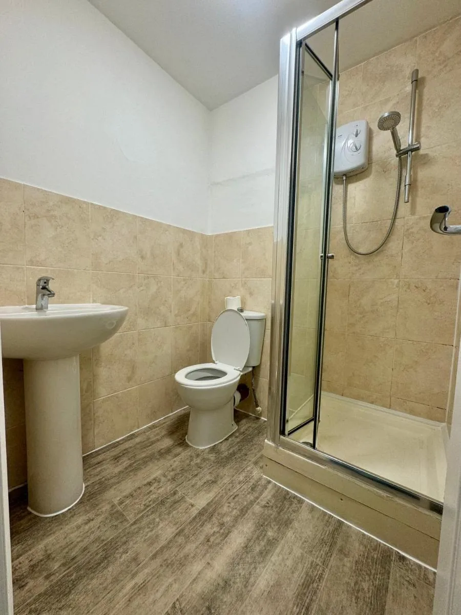 Image 4 of TOTTENHAM VELVET Suites
