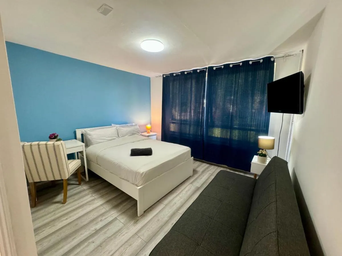 Image 5 of TOTTENHAM VELVET Suites