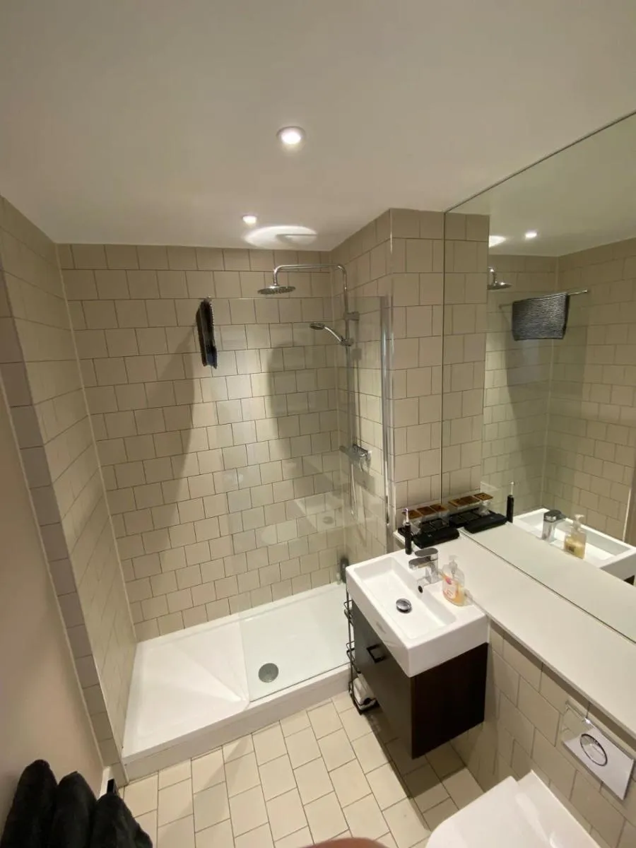 Image 5 of Tasteful 2BD Flat wOpen Plan Living – Blackheath!