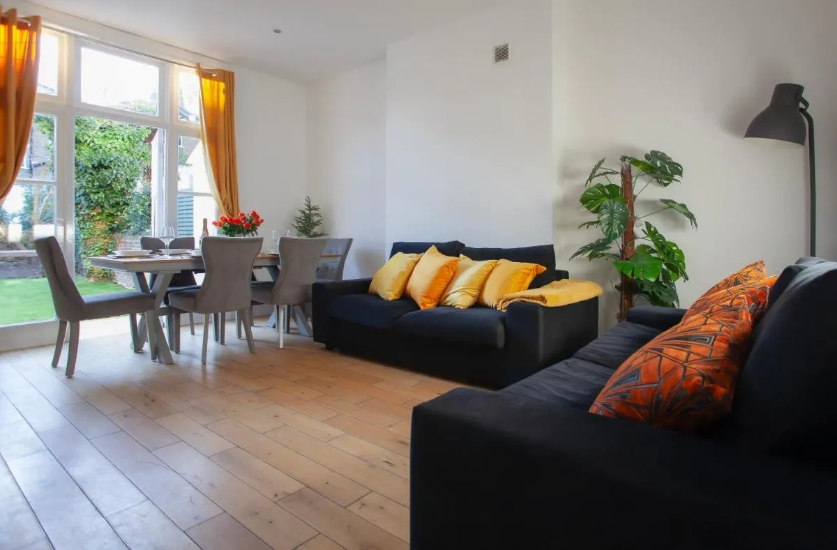 Image 4 of Templar large garden flat