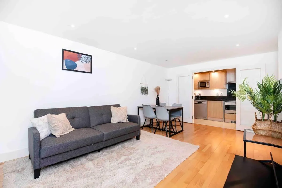 Image 3 of Terraced riverview apartment