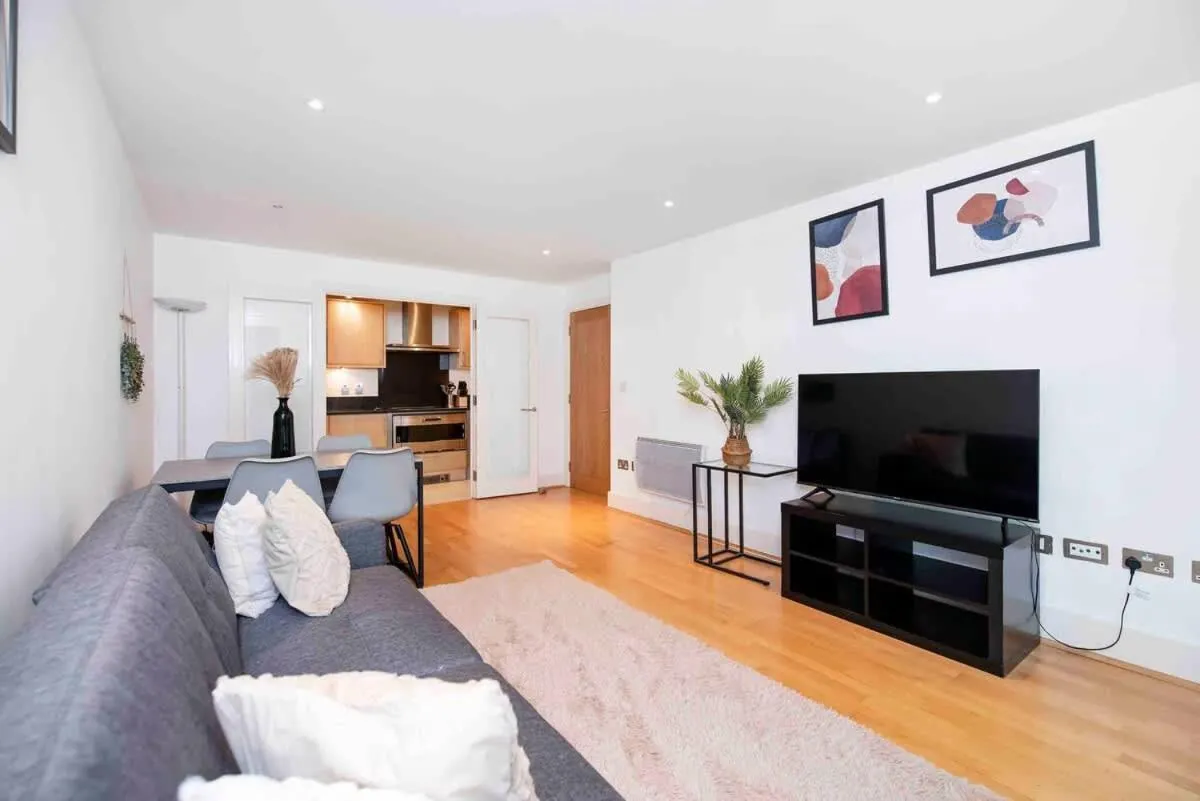Image 4 of Terraced riverview apartment