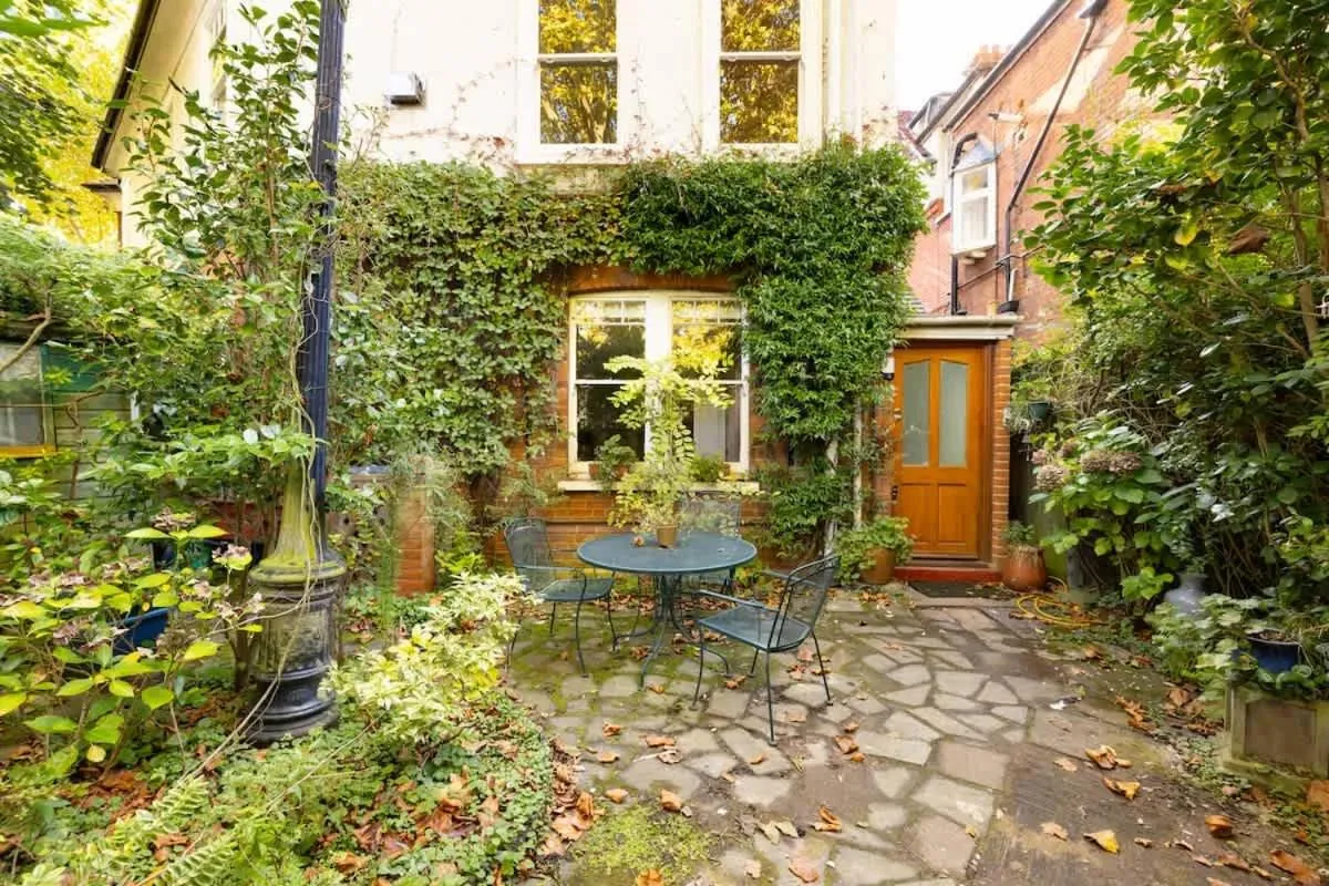 Image 3 of The Abinger Place – Inviting 2BDR House with Study Room & Garden