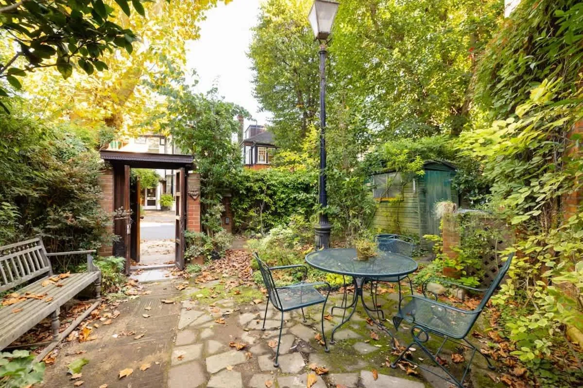 Image 5 of The Abinger Place – Inviting 2BDR House with Study Room & Garden