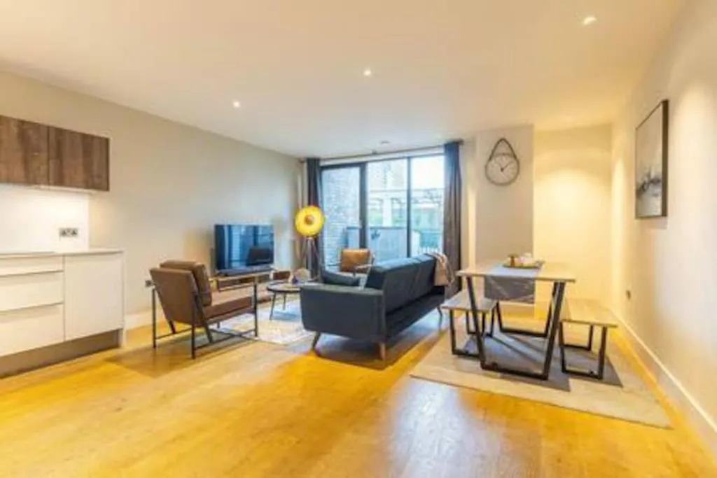 Image 5 of The Battersea Pad
