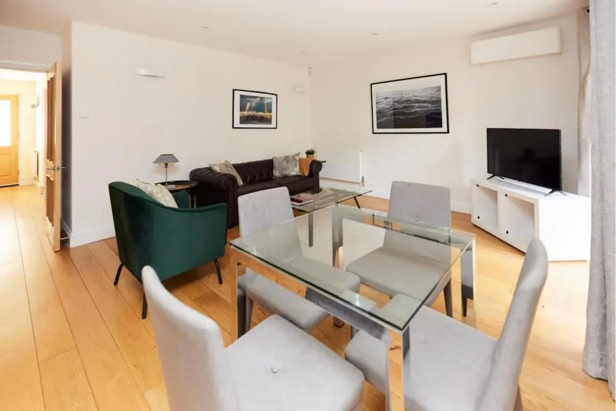 Image 4 of The Bayswater Nook – Stylish 1BDR Flat
