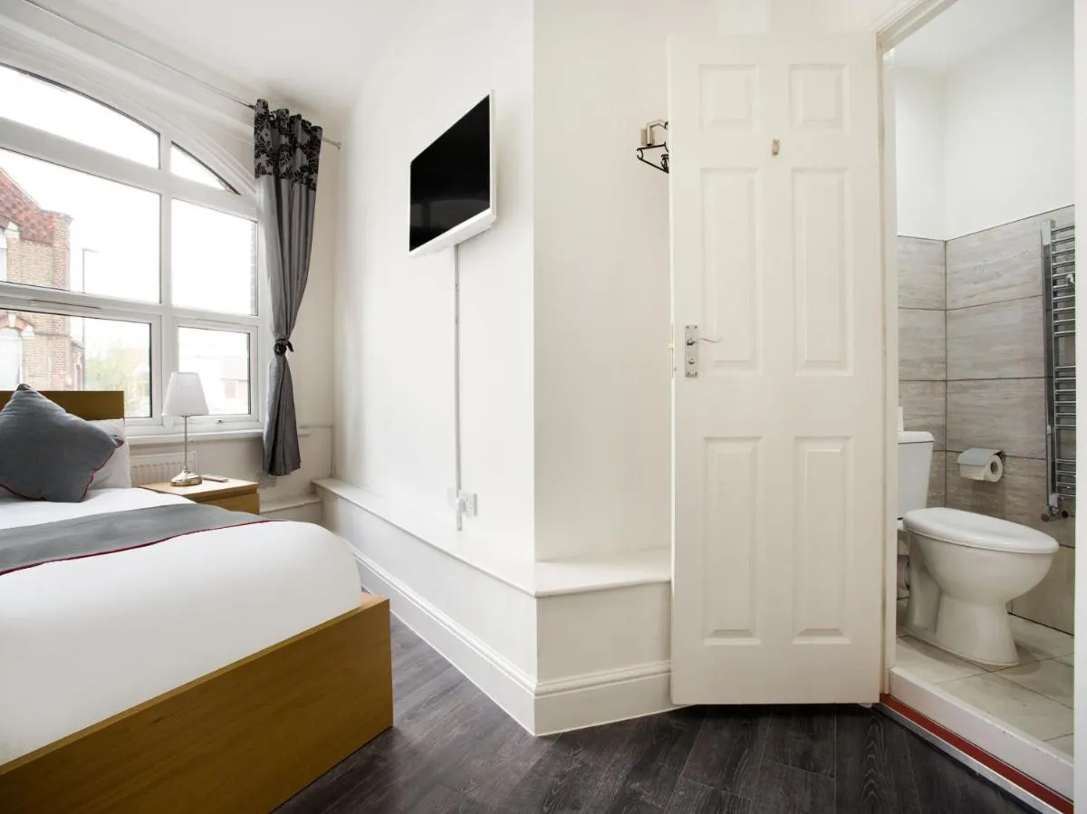 Image 3 of The Broadway Hotel – London Heathrow