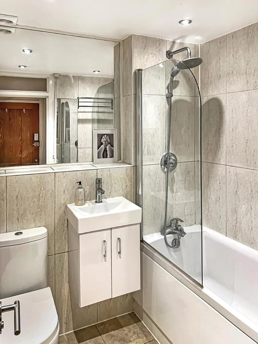 Image 4 of The Chelsea Kensington 159 Apartment
