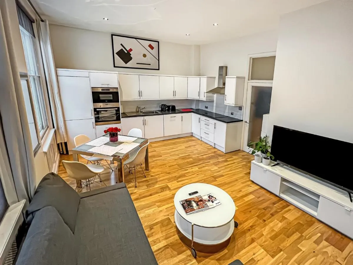 Image 3 of The Chelsea Kensington 159 Apartment