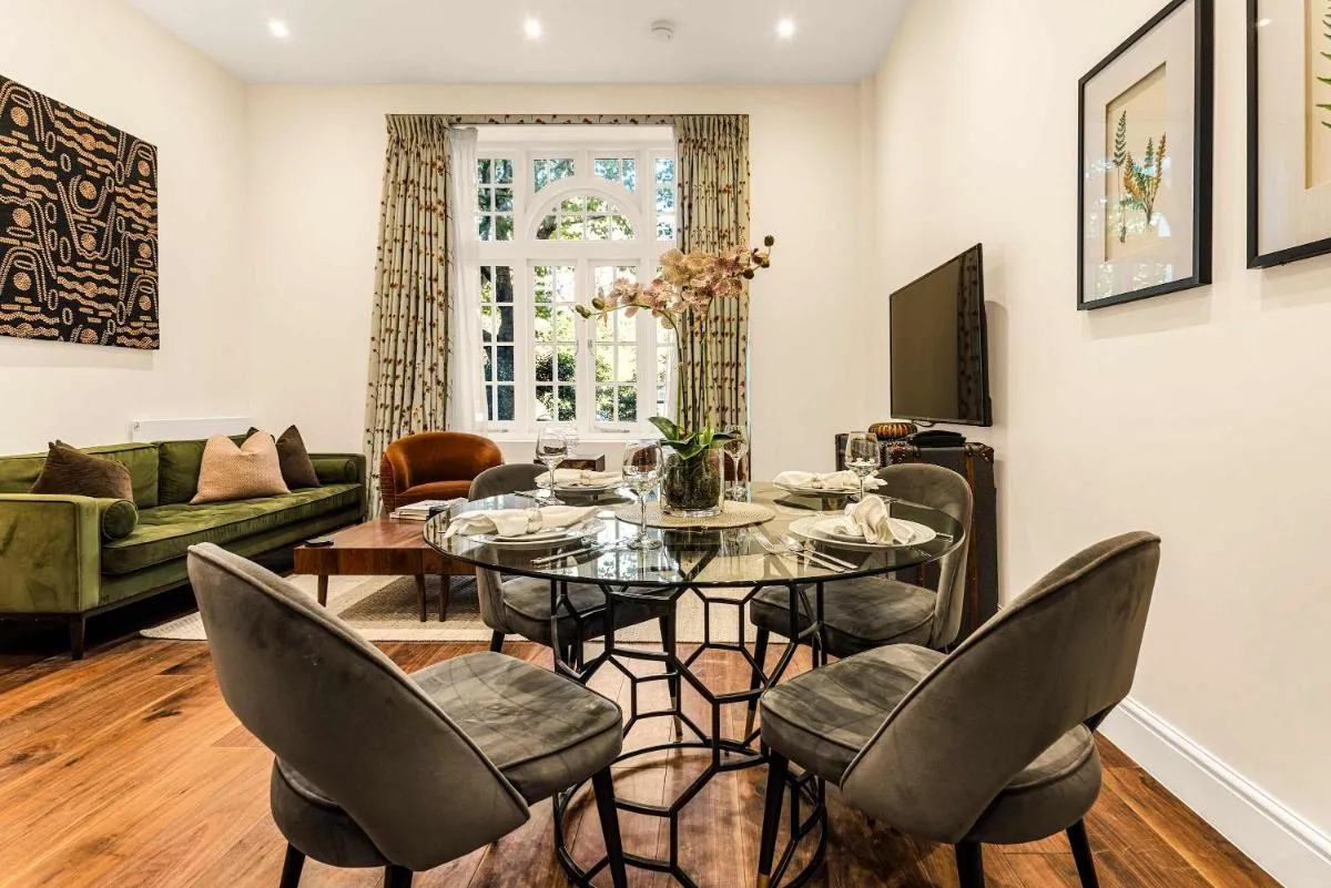 Image 5 of The Chic Retreat