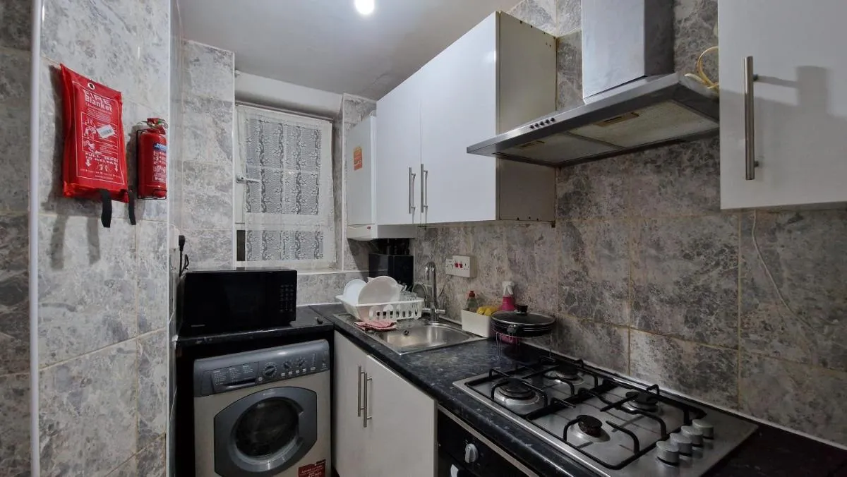 Image 5 of The Cosy Newcourt House, 6-Sleeper – 15 Minutes From Zone 1 Central London