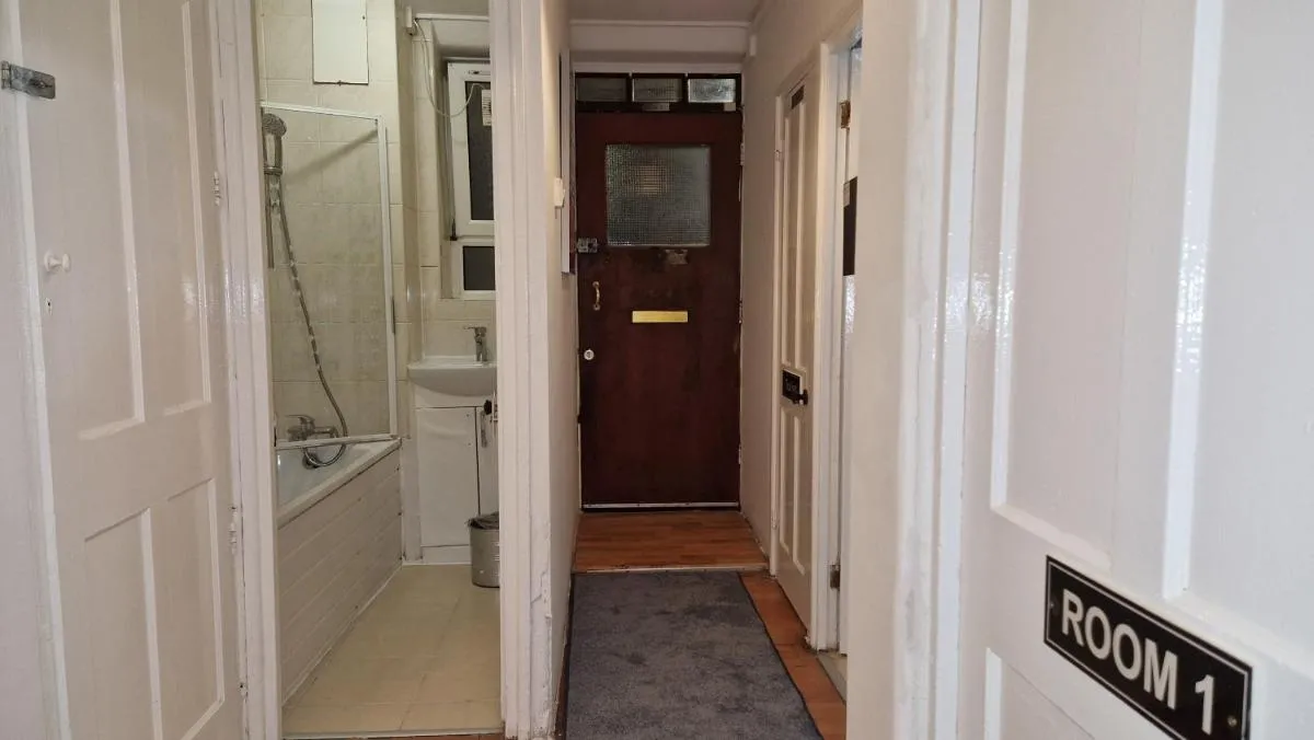 Image 4 of The Cosy Newcourt House, 6-Sleeper – 15 Minutes From Zone 1 Central London