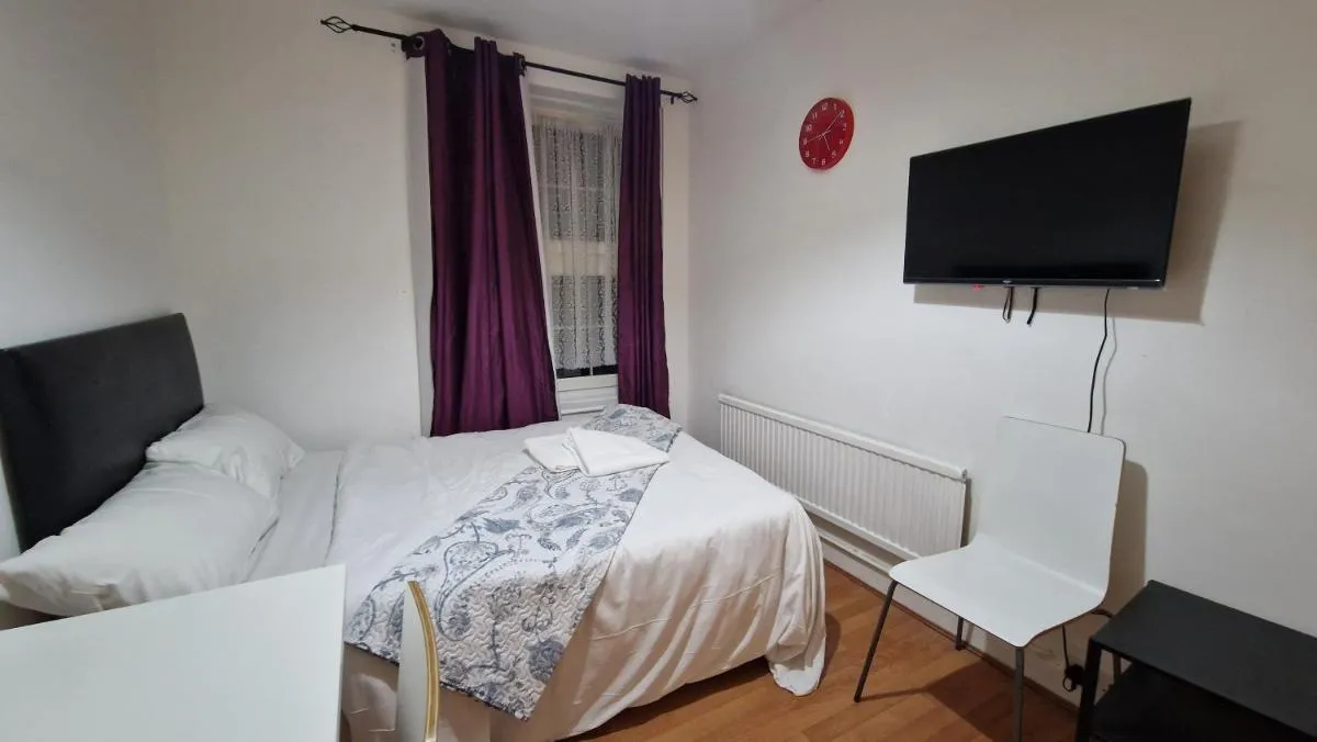 Image 3 of The Cosy Newcourt House, 6-Sleeper – 15 Minutes From Zone 1 Central London