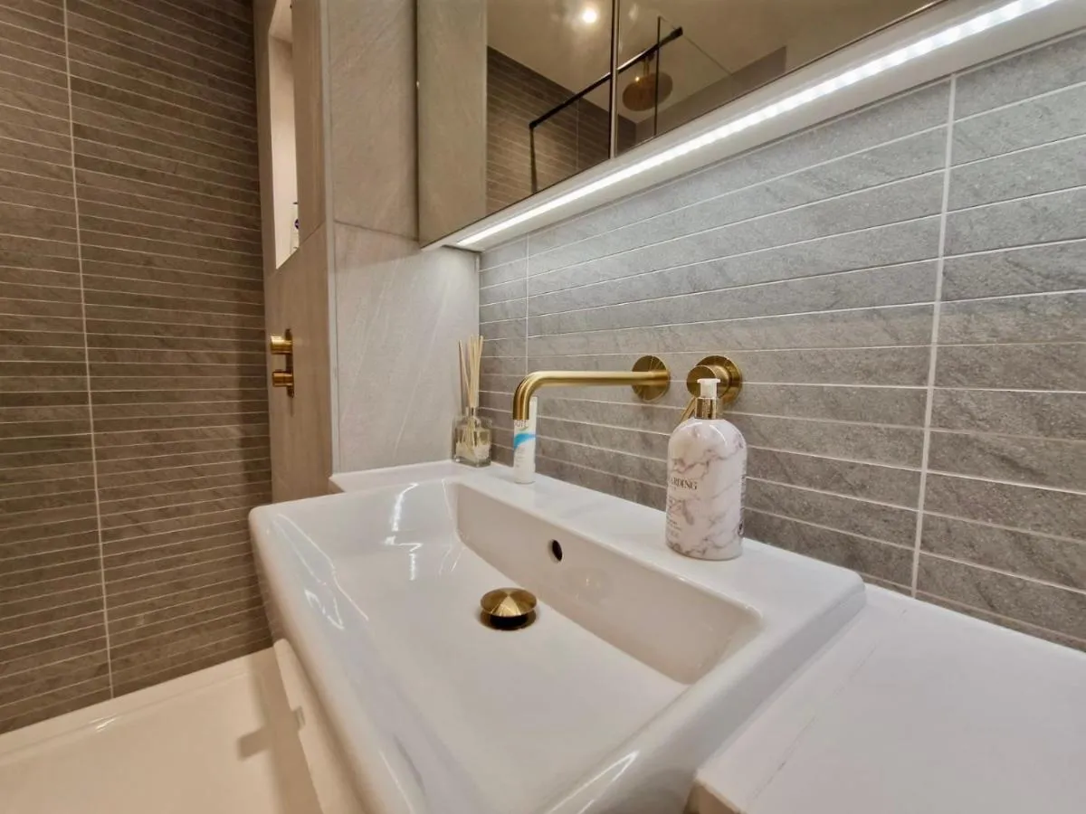Image 3 of The Cozy Cloud – Modern Apartment- Wembley stadium- Parking
