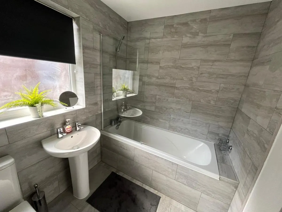 Image 3 of The E17 Suite
