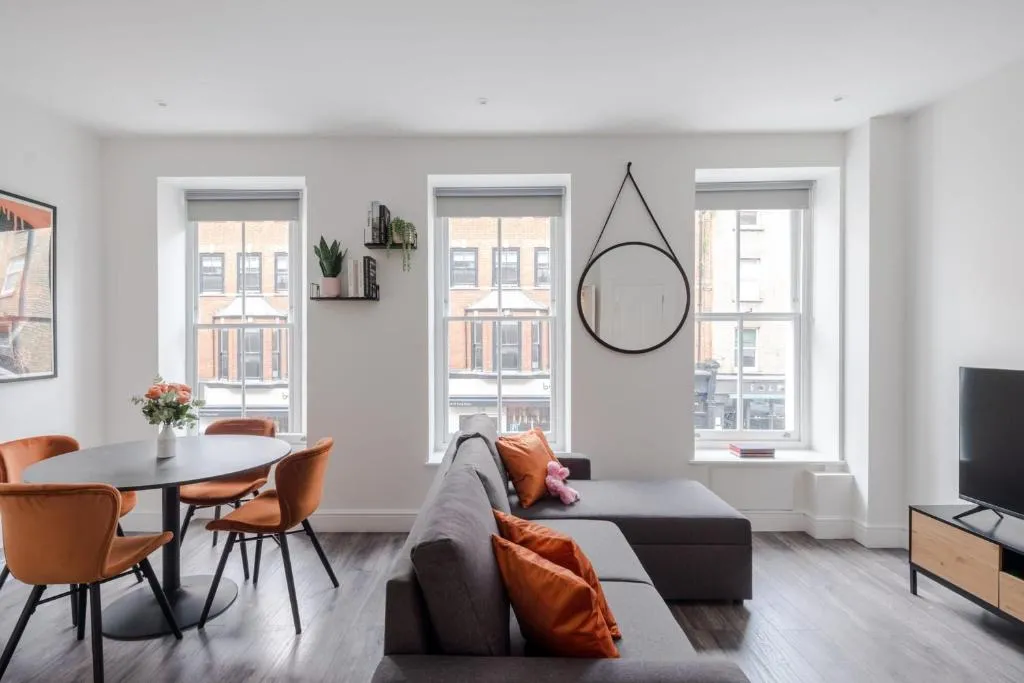 Image 1 of The Flirty Chambers – Fitzrovia – By Frankie Says