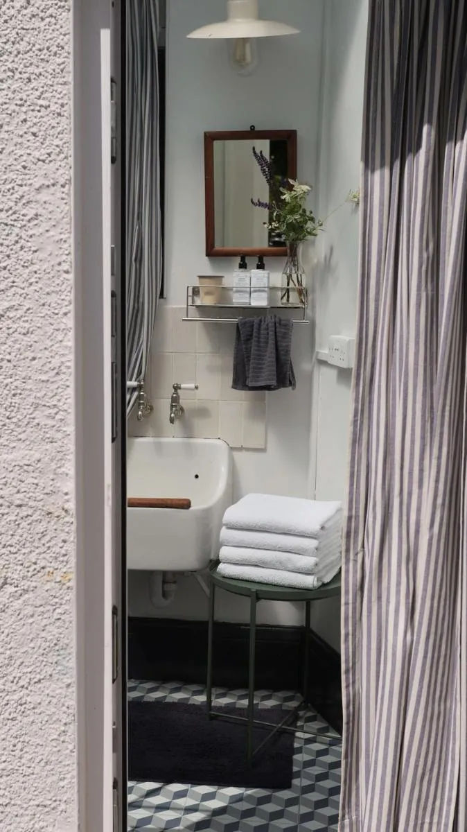 Image 4 of The Green Escape – Private Cabin Retreat in London