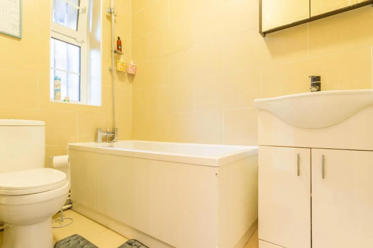 Image 3 of The Hideaway in London