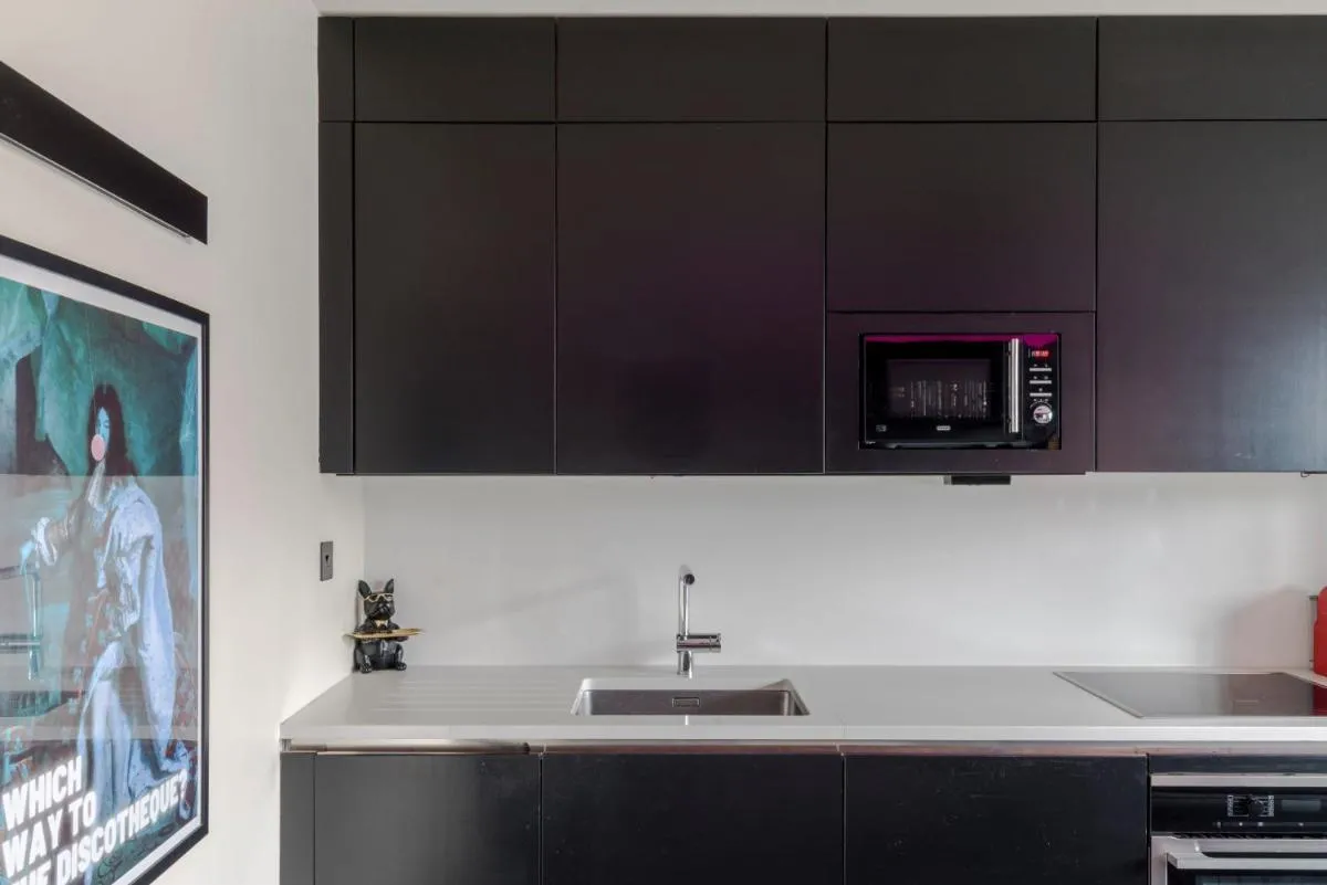 Image 3 of The Influencer Suite – Soho – by Frankie Says