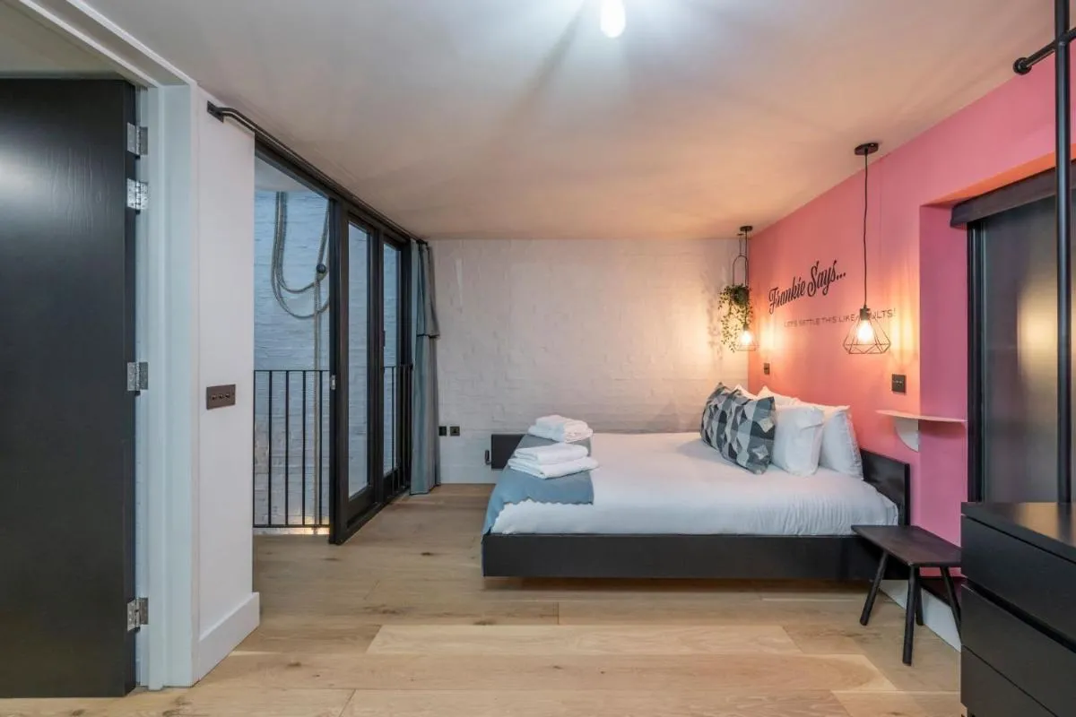 Image 3 of The Insta Playhouse – Covent Garden – by Frankie Says