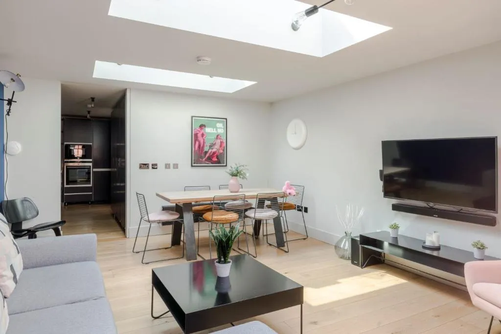 The Instagood Apartment – Covent Garden – by Frankie Says