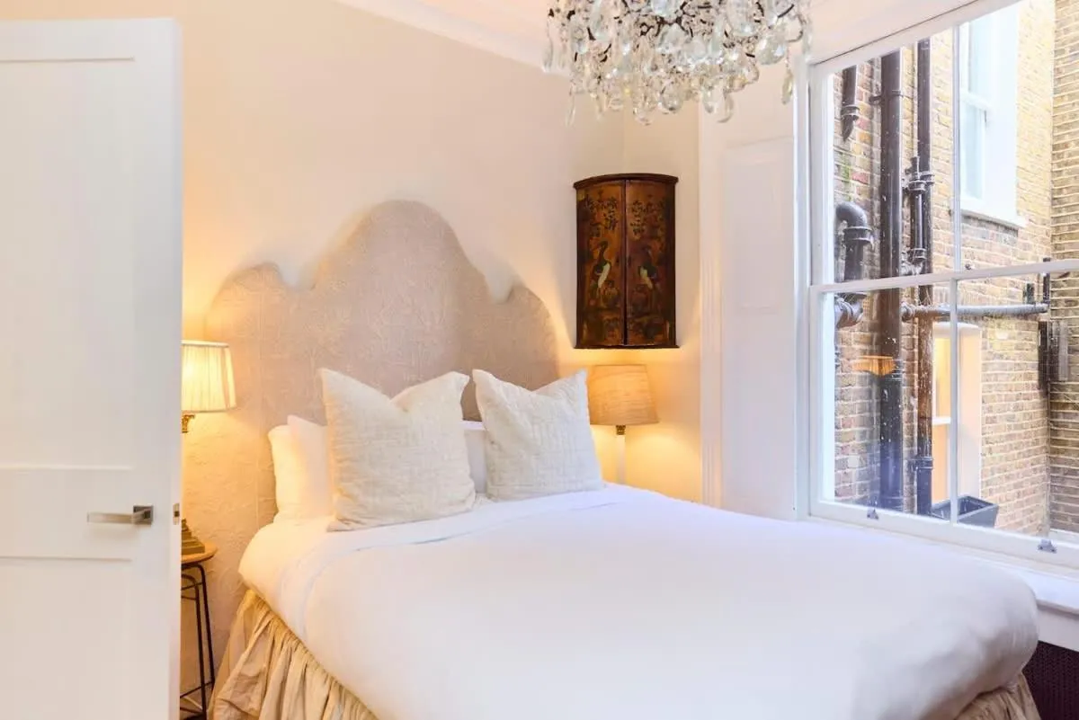 Image 5 of The Kensington Designer’s Retreat – Modern 1BDR Flat