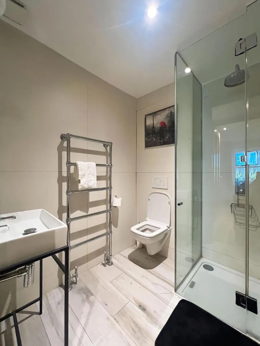 Image 4 of The Kensington Luxe Suites