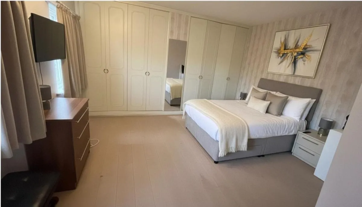Image 3 of The London Residence