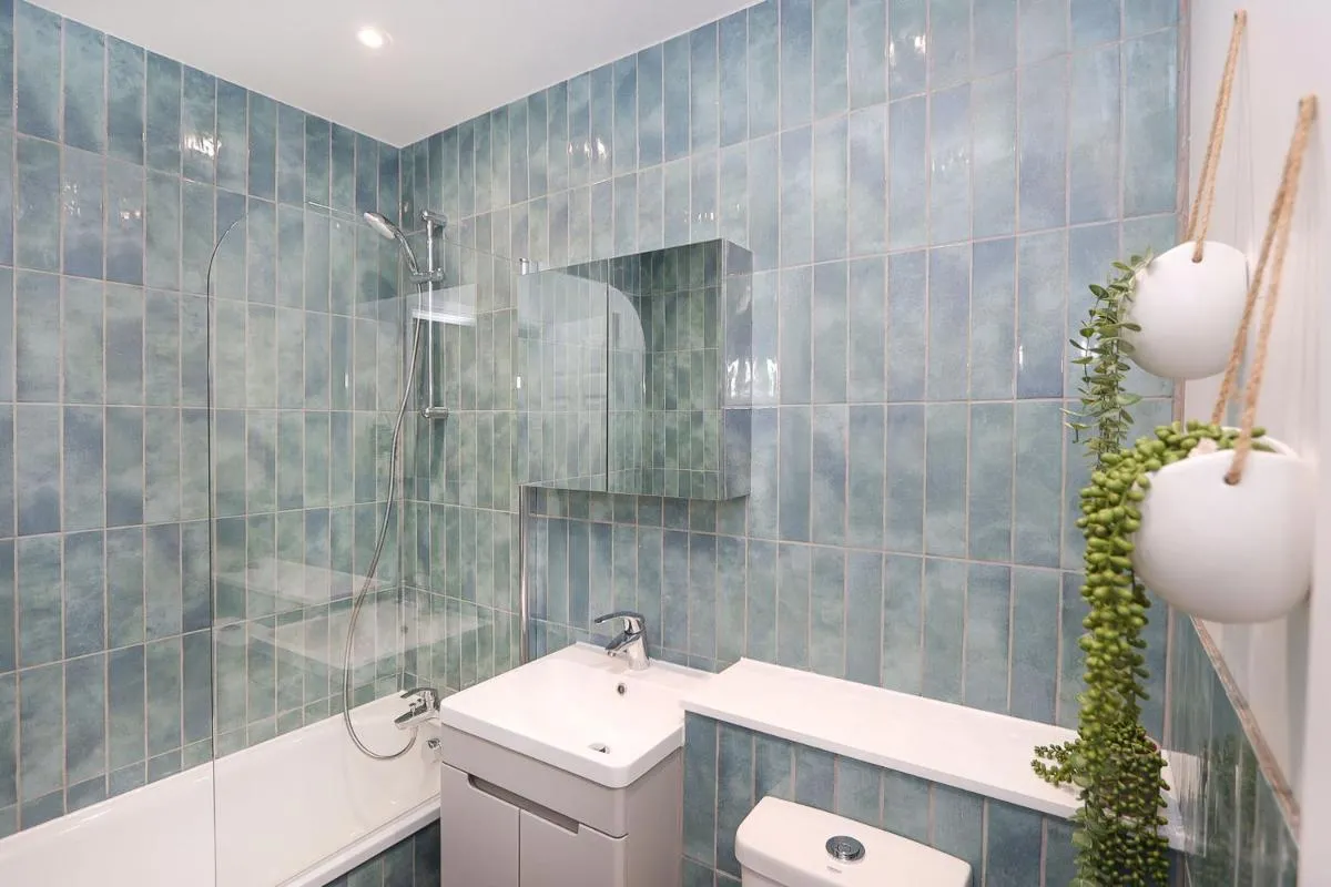Image 3 of The London Secret, 1 bed flat with patio – Zone 2