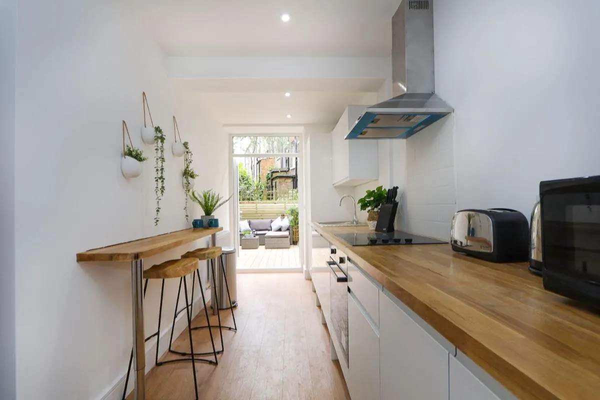 Image 4 of The London Secret, 1 bed flat with patio – Zone 2