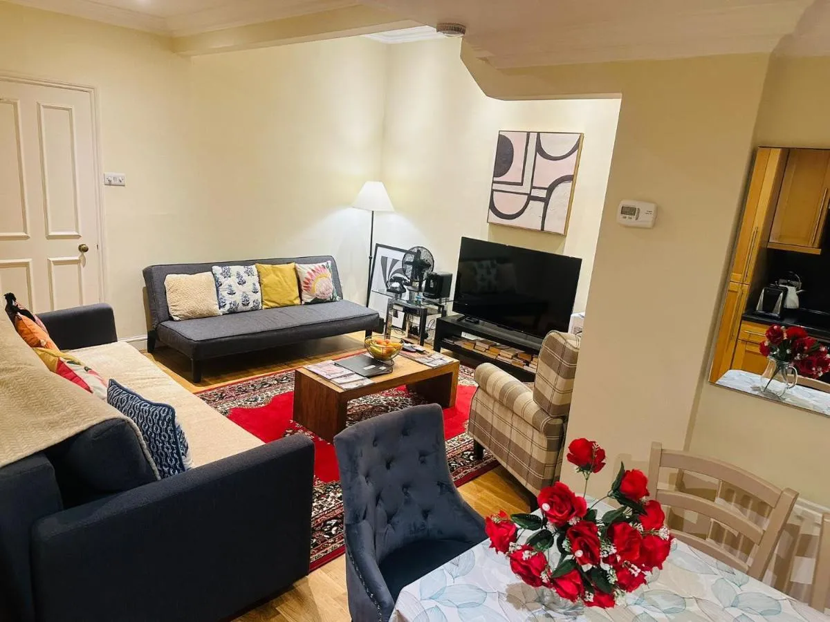 Image 3 of The Lovely Apartments Around Kensington & Chelsea W8 SW5 SW7 SW10 by Ricky & Giustina – Fully equipped and perfect for long stays!