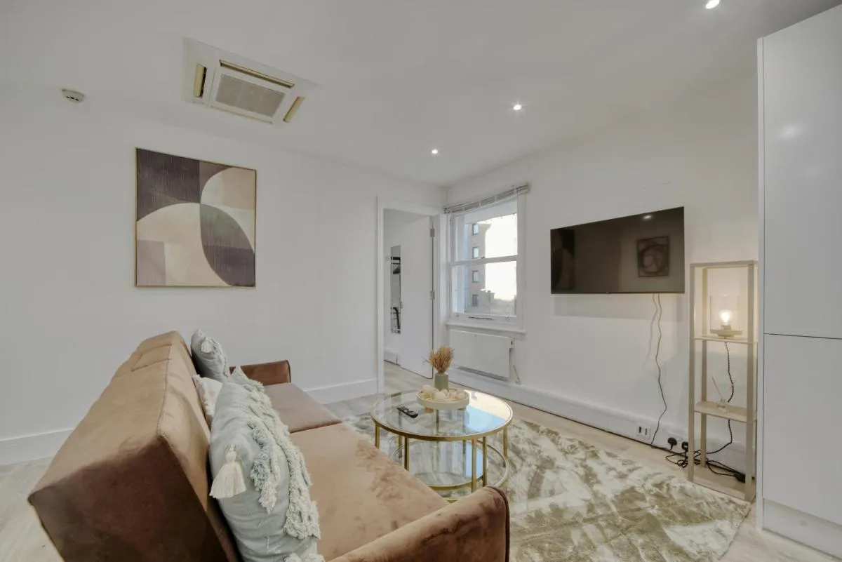 Image 5 of The Luxe Apartment
