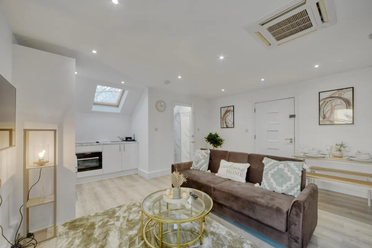 Image 4 of The Luxe Apartment