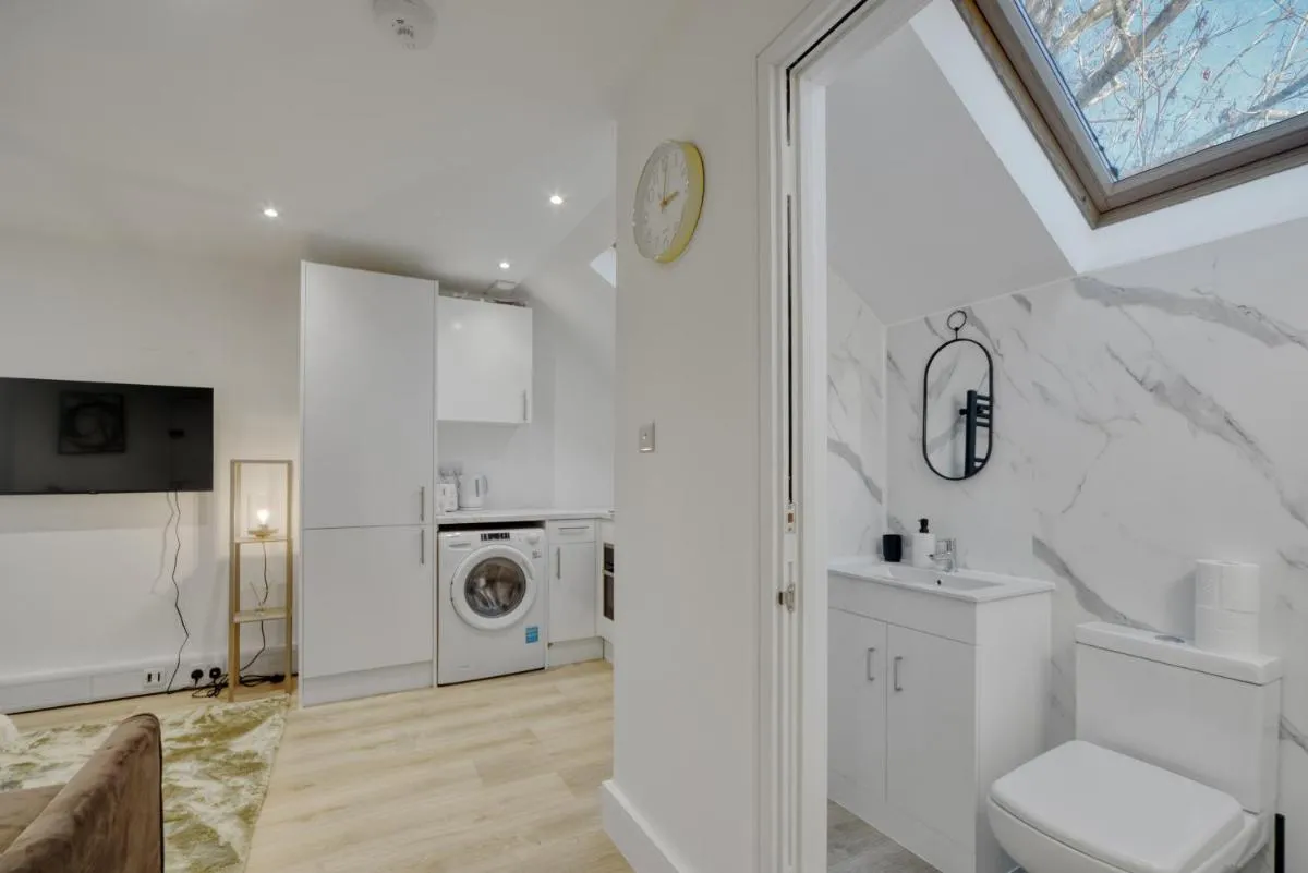 Image 3 of The Luxe Apartment