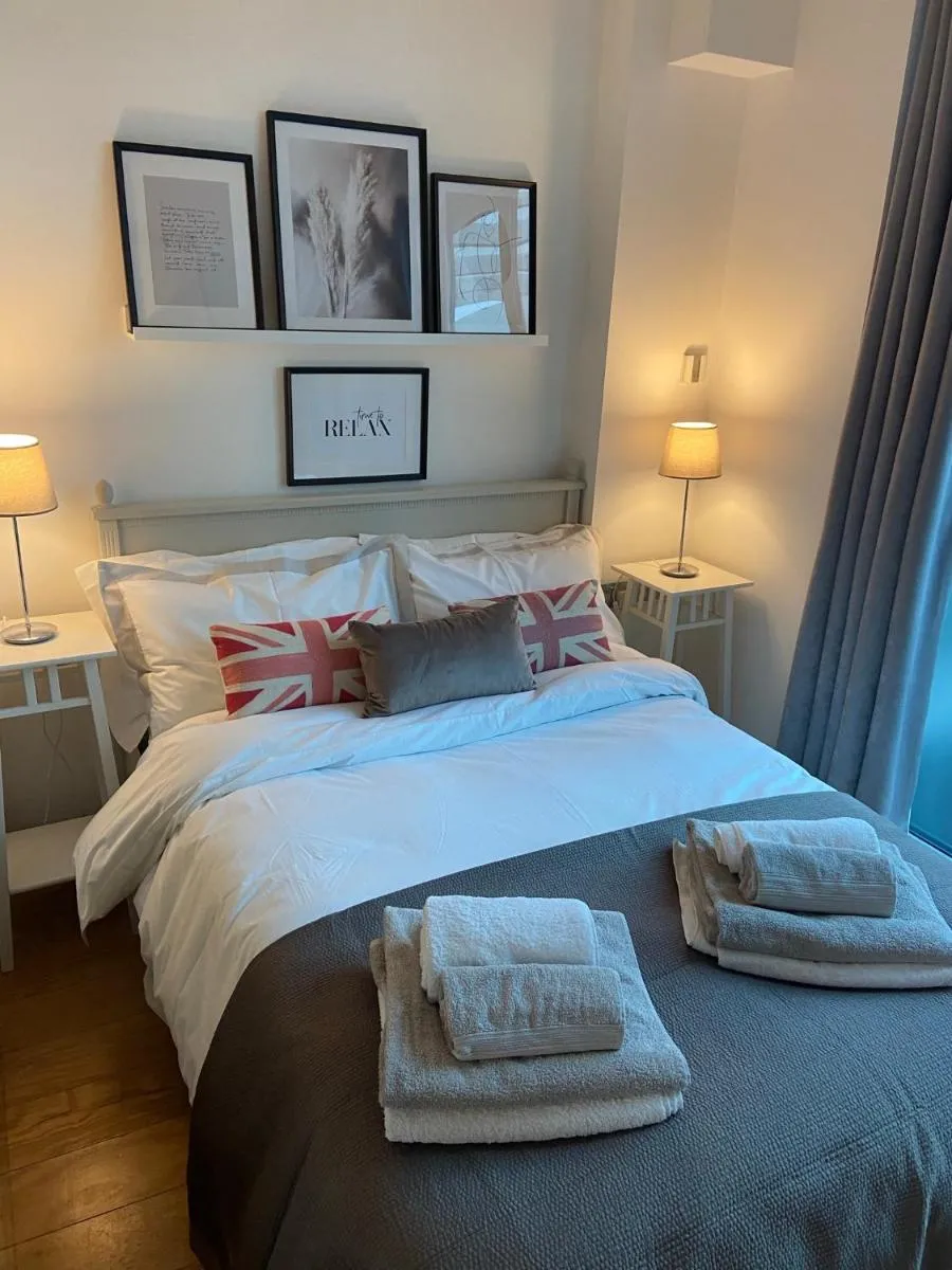 Image 4 of The Maltings Tower Bridge Apartment