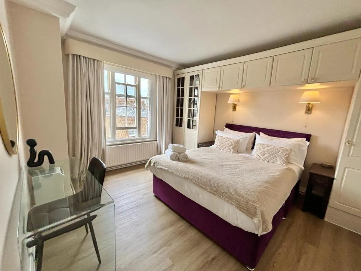 Image 3 of The Mozart Suite by Sloane Square