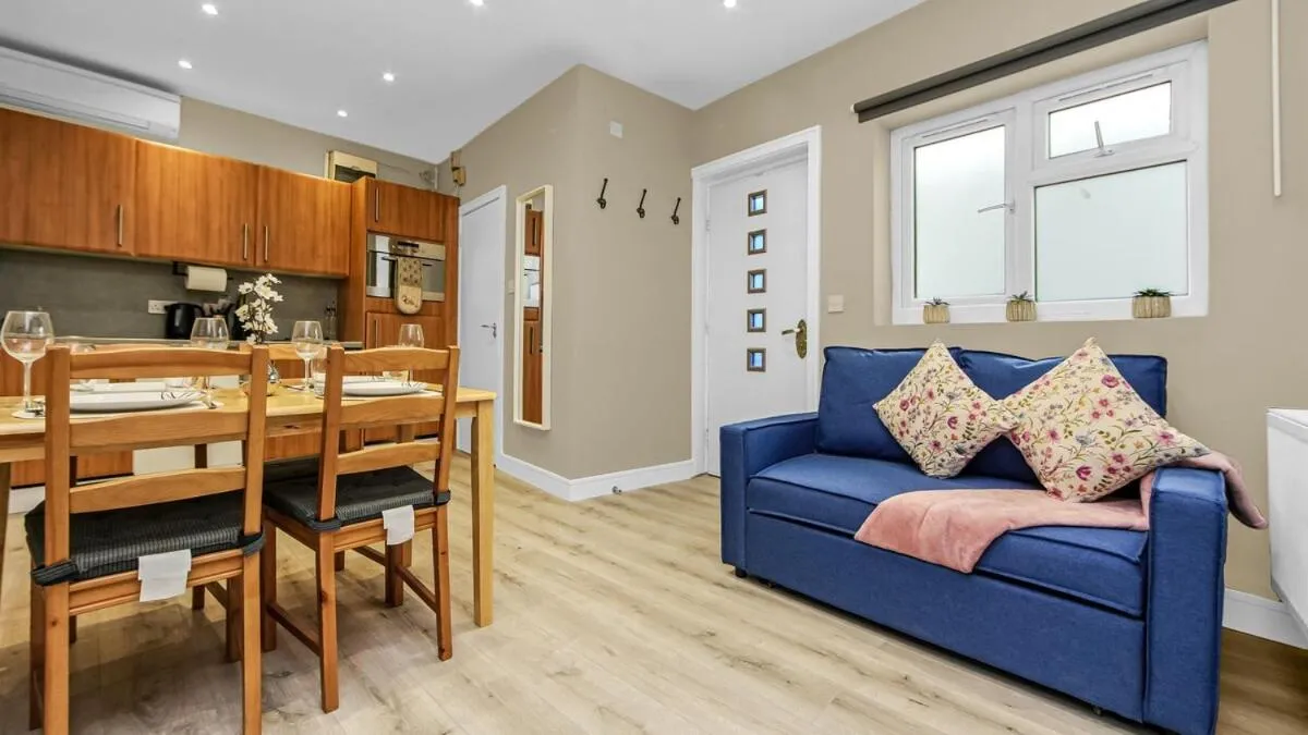Image 3 of The Nook Twin Beds, Fab Kitchen and Cozy Vibes
