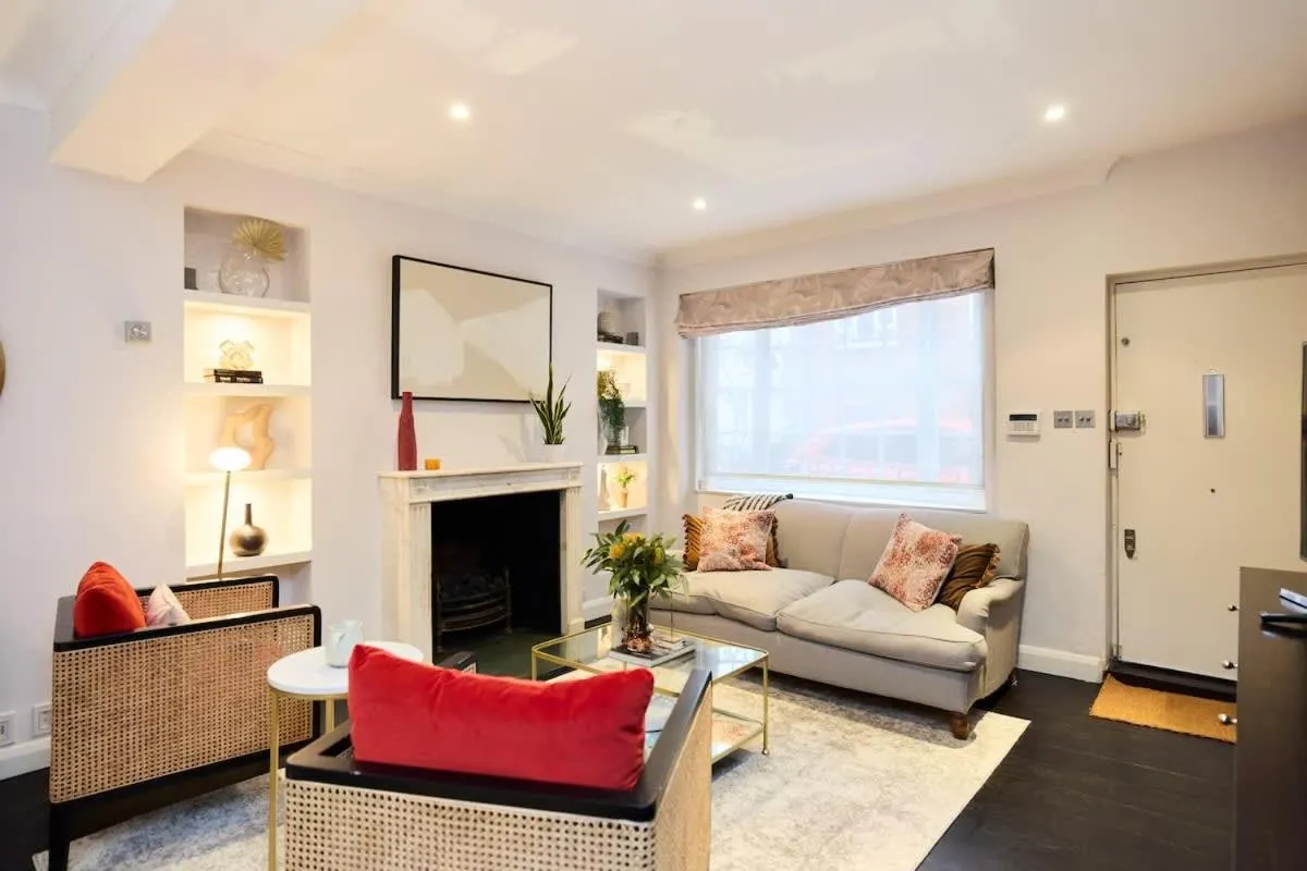 Image 3 of The Notting Hill Gate Crib – Relaxing 2BDR House