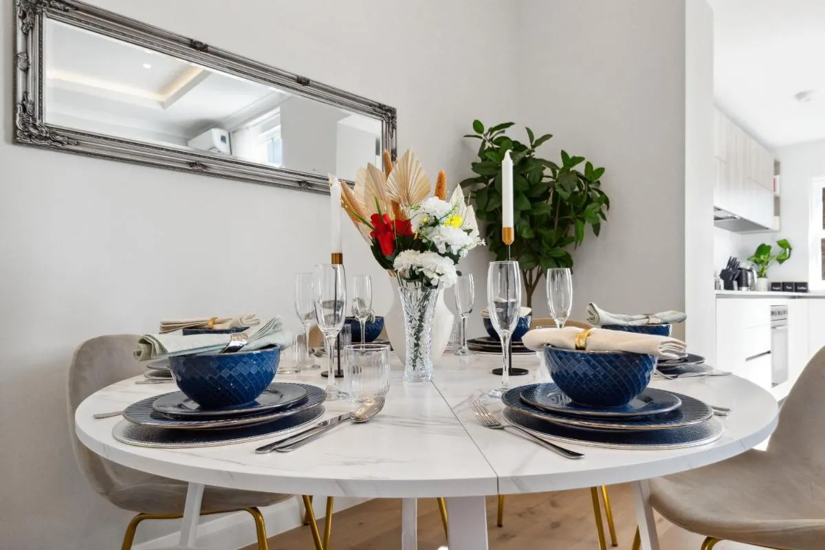 Image 3 of The Notting Hill Villa