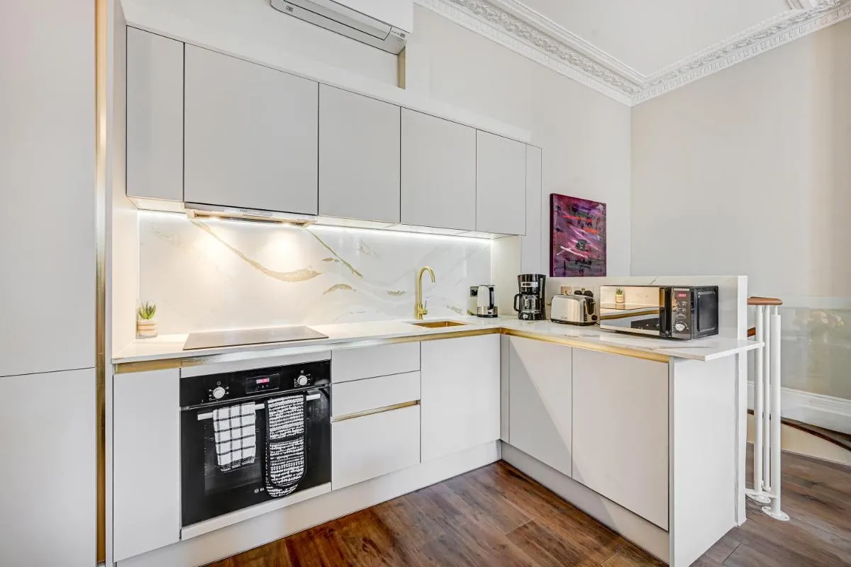 Image 3 of The One South Kensington