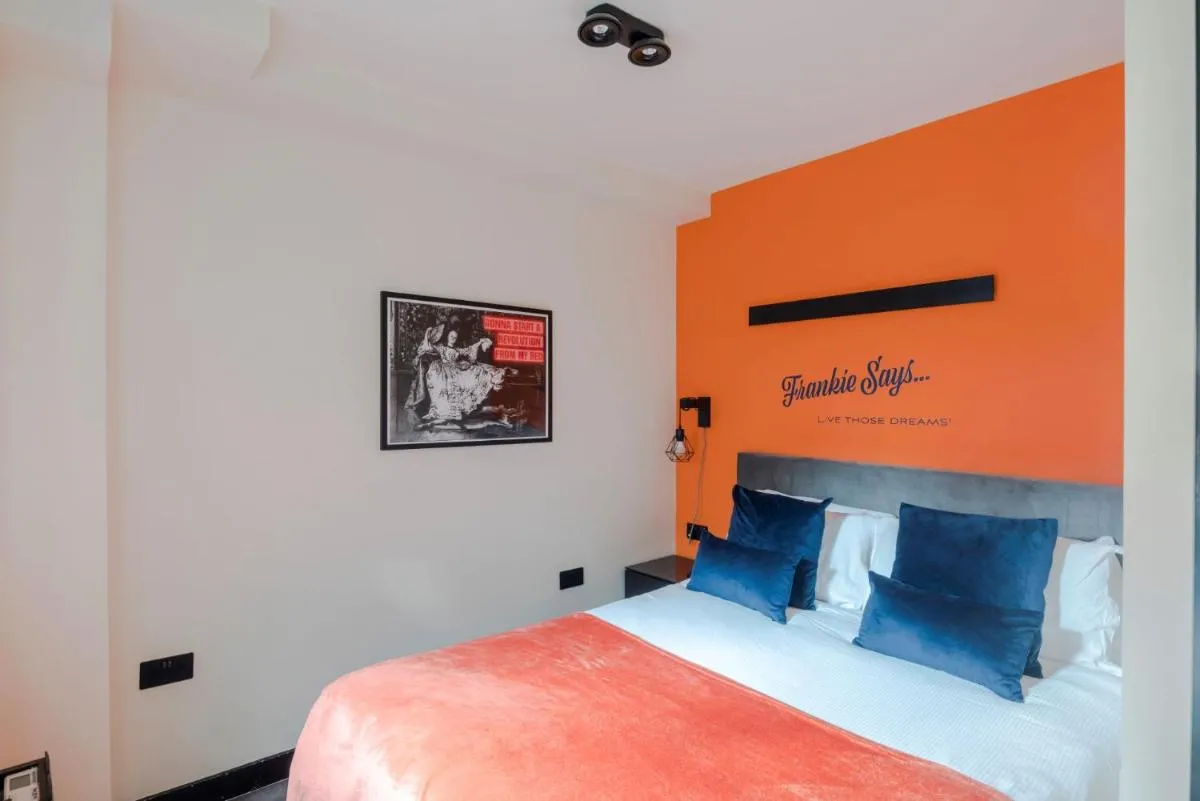 Image 3 of The Peaches & Cream – Soho – by Frankie Says