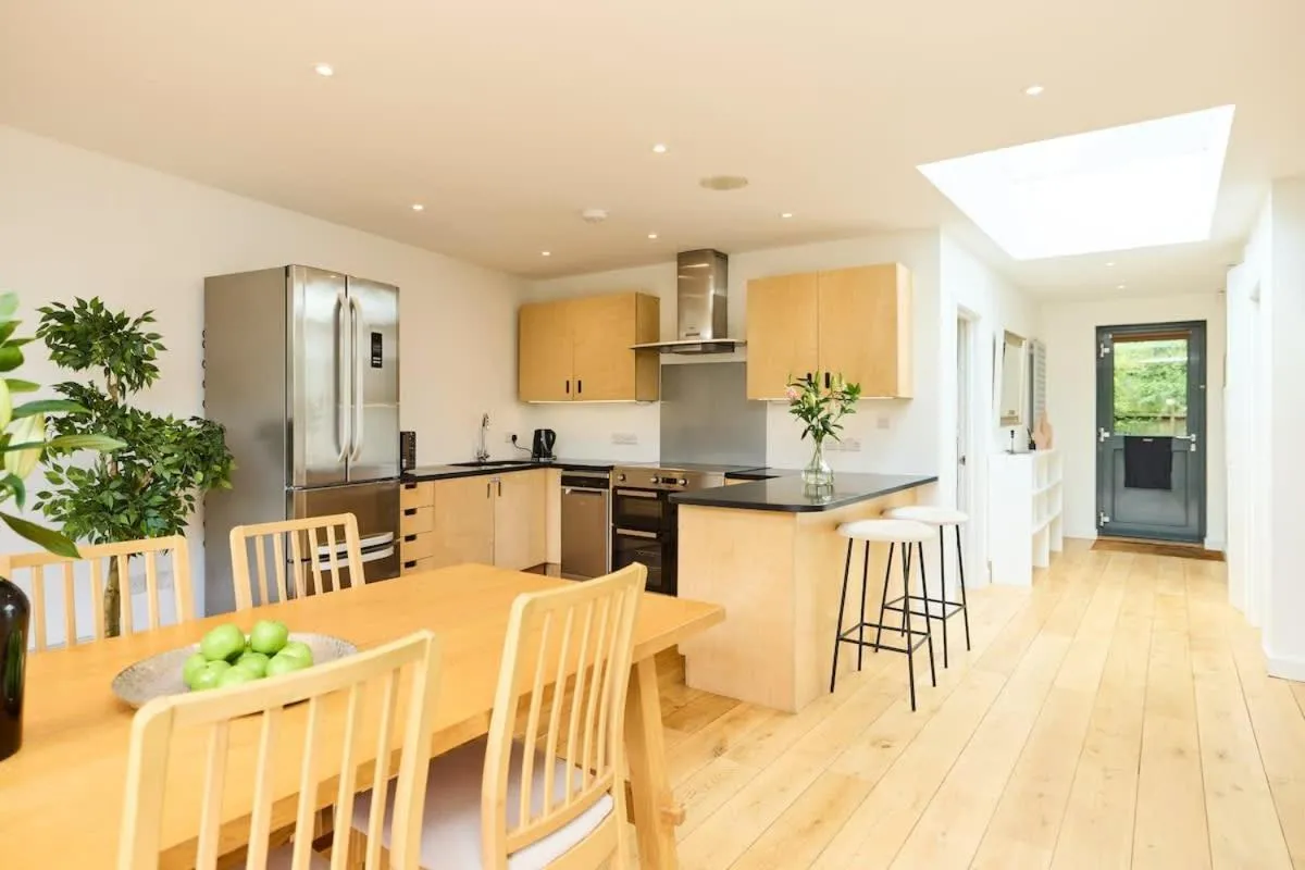 Image 5 of The Putney Wonder – Dazzling 3BDR Flat with Garden