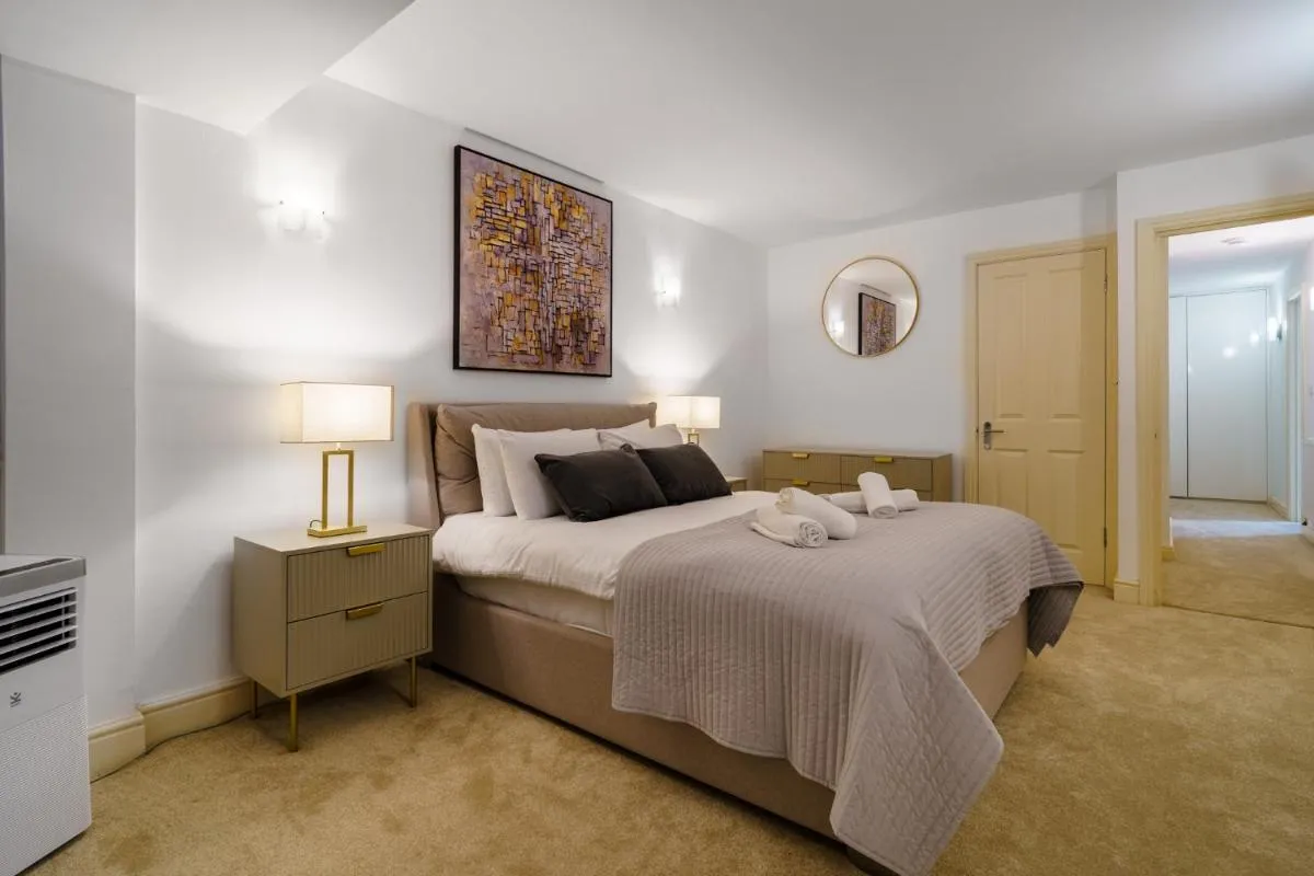 Image 4 of The Regents Park Nook 2 Bedroom