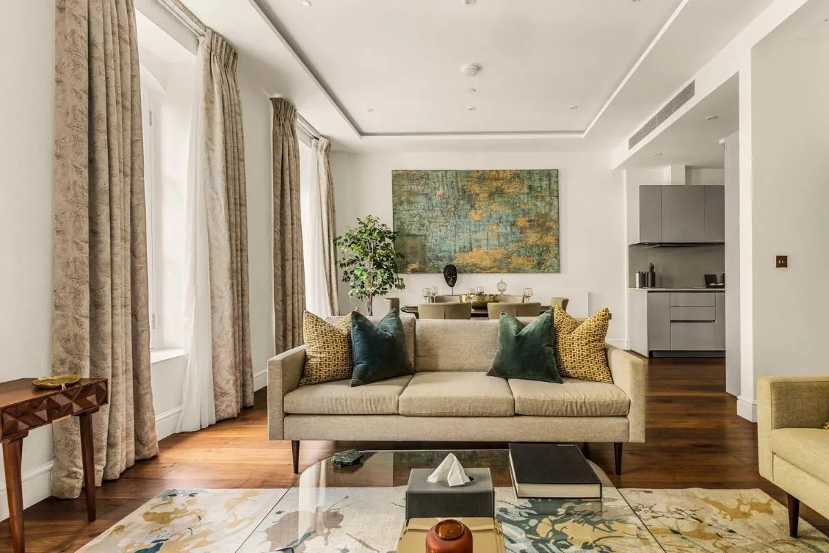 Image 3 of The Serpentine Apartment Suite