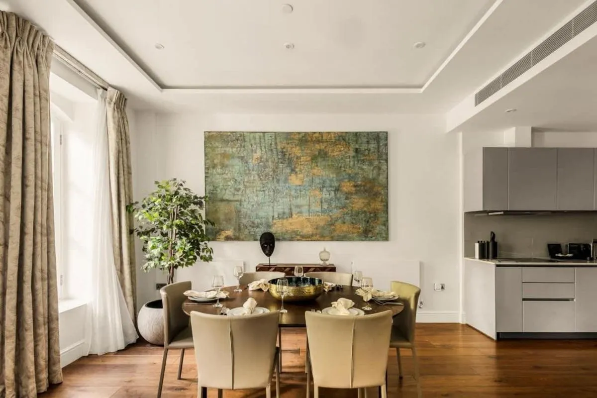 Image 4 of The Serpentine Apartment Suite
