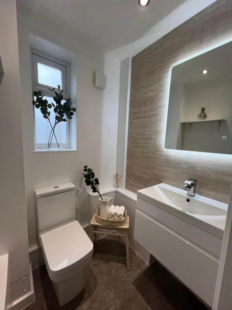 Image 5 of The Spacious Haven – Zone 2 Inner City London
