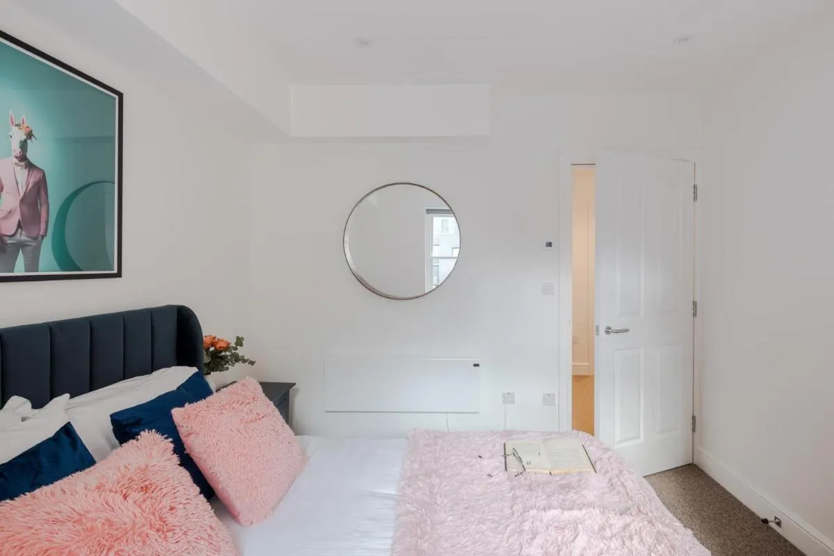 Image 5 of The Vanity Affair – Fitzrovia – By Frankie Says