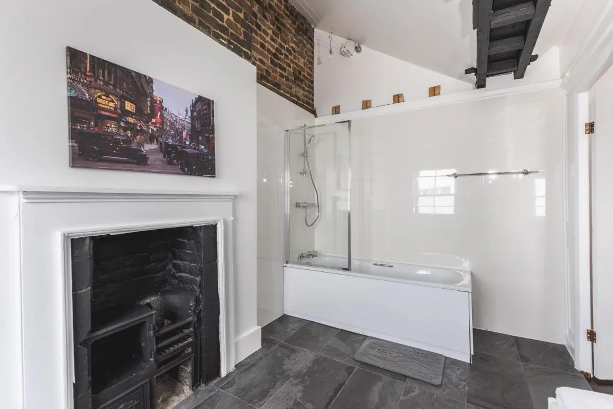 Image 3 of The Victorian Maisonette
